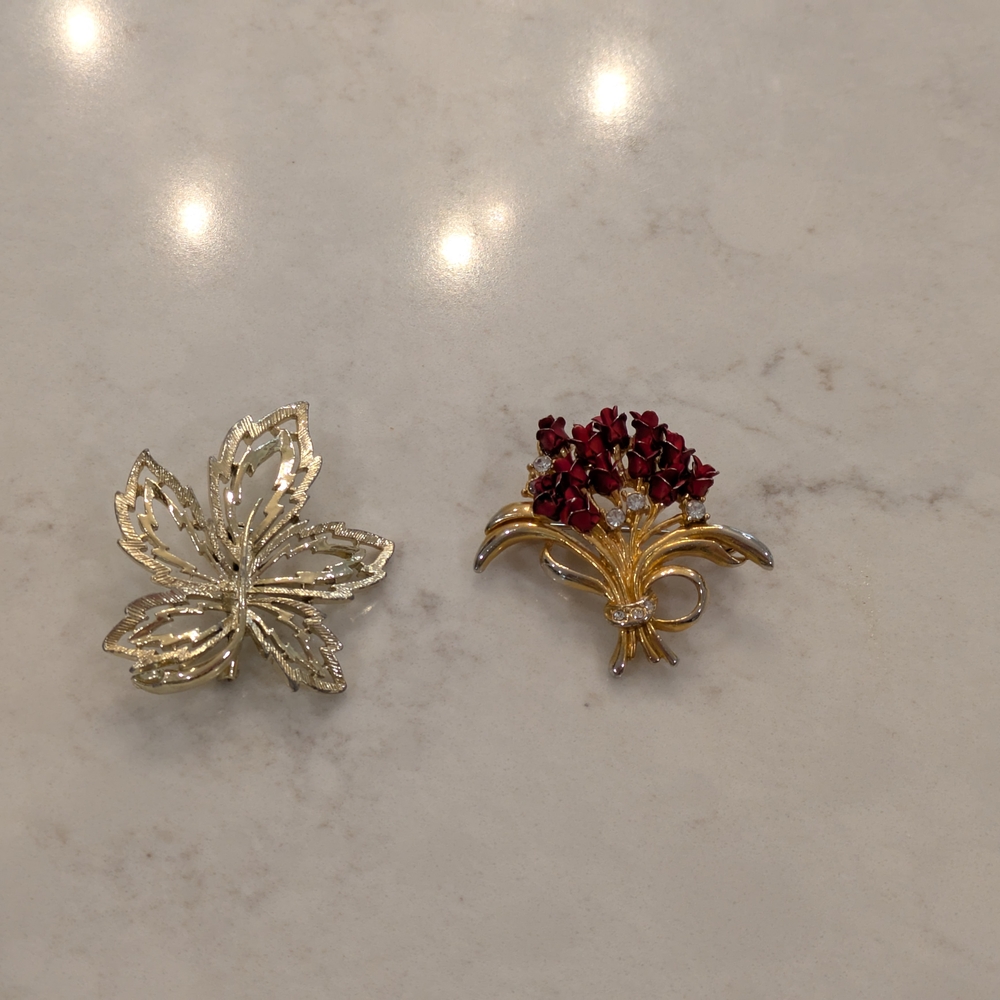 Vintage 1940s Red Roses & Leaf Brooches Set Of 2